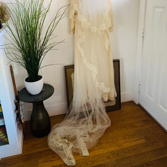 Vintage Lace Wedding Dress /Boho Chic Bridal Gown - Picture 8 of 8